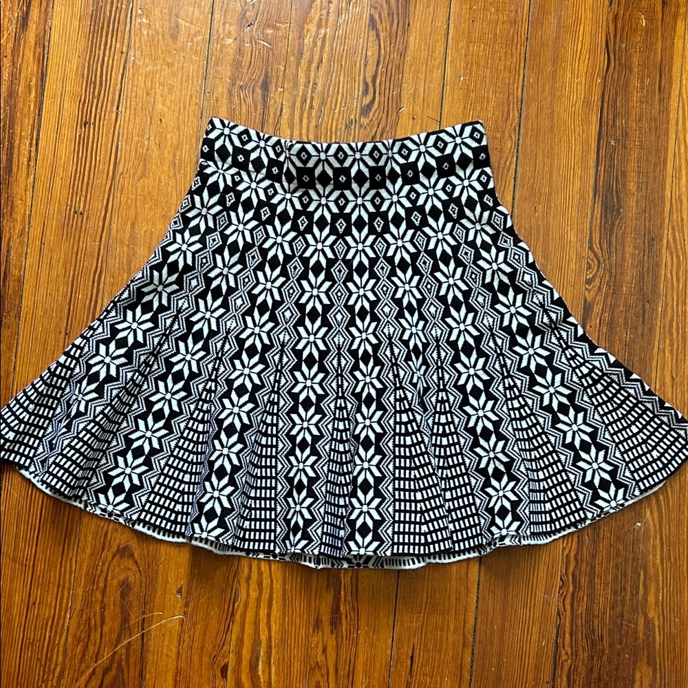 Y2K Black and White Geometric Mini Skirt